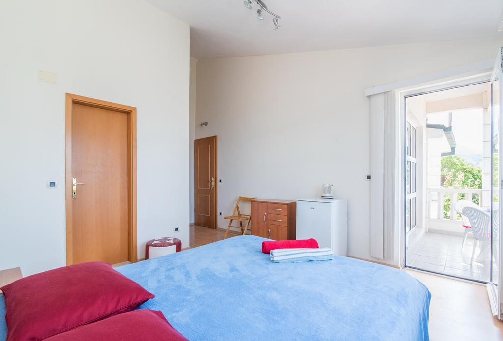 Studio Apartment Брела Екстериор снимка