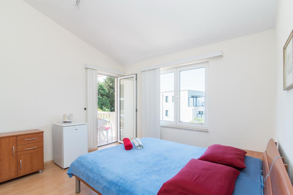 Studio Apartment Брела Екстериор снимка